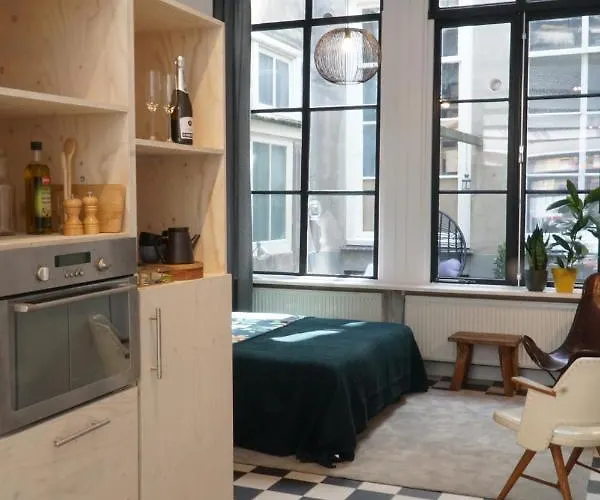 Steeg 8 A En B * Dordrecht